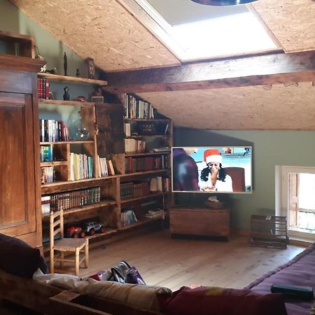Maison Proche De La Nature Querigut Eksteriør billede