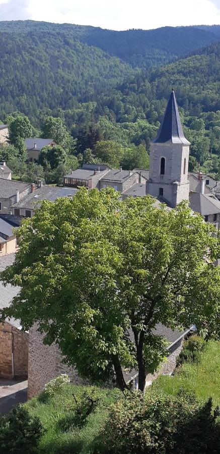 Maison Proche De La Nature Querigut Eksteriør billede
