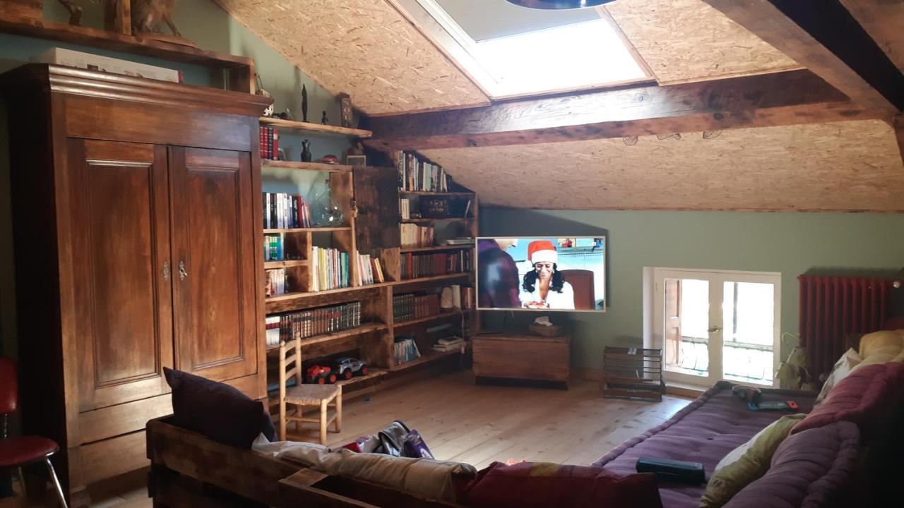 Maison Proche De La Nature Querigut Eksteriør billede